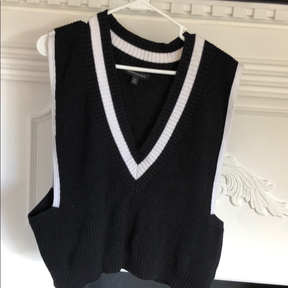 Banana republic black and white vest